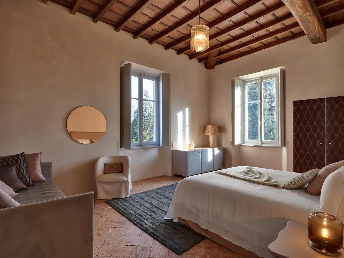 Dandelion Como Suites & Park Villa Guardia Hotel