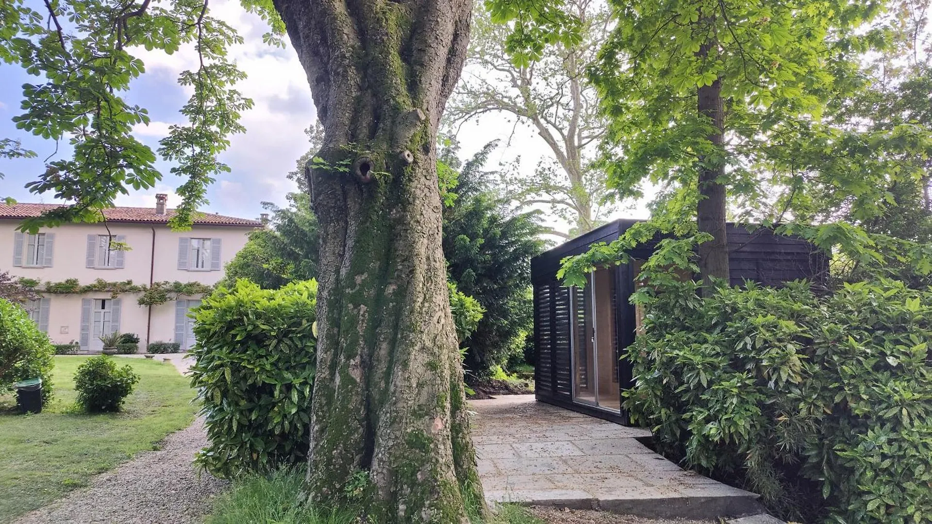 Dandelion Como Suites & Park Villa Guardia Hotel